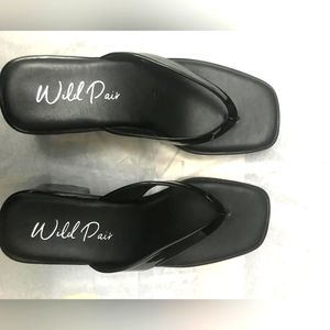 Wild Pair Women Block Heel Slippers.  Comfortable Easy Wear. NEW